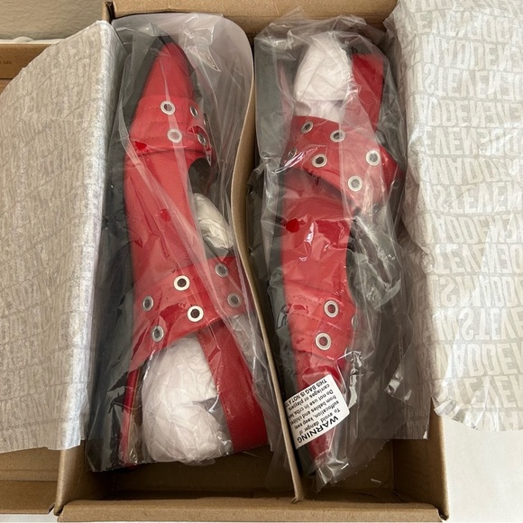 NEW, Steve Madden Graya Red Patent Leather Buckle Slingback Flats, Size 11 - Picture 10 of 10